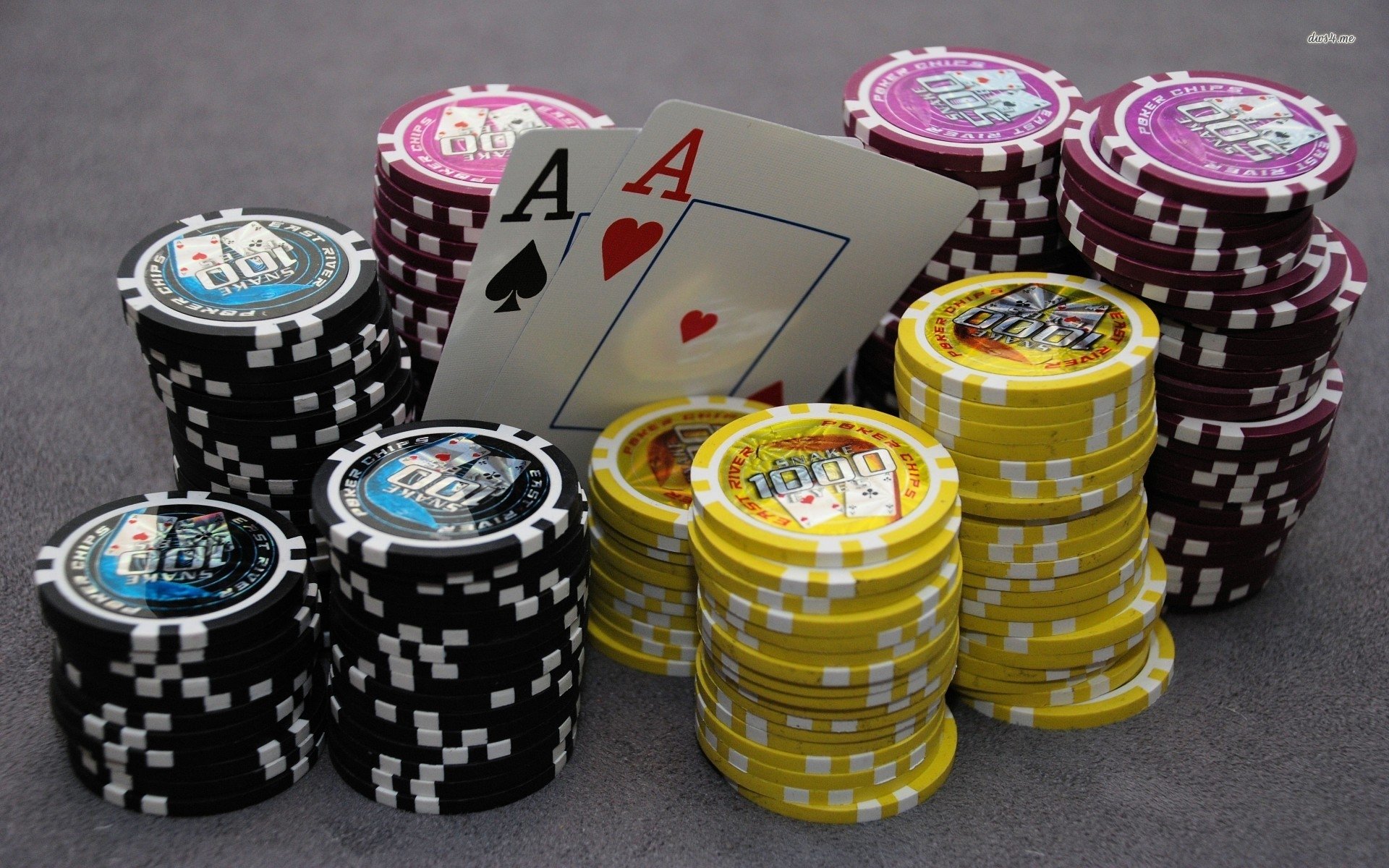 phân biệt sự khác biệt giữa Poker trực tuyến và truyền thống